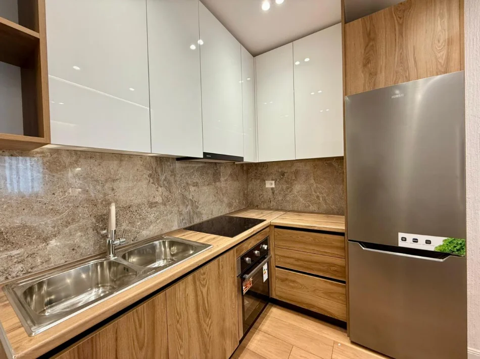 Tirane, shitet apartament 1+1 Kati 3, 50 m² 163.000 € (Hoxha Tahsim, prane Pazarit te Ri)