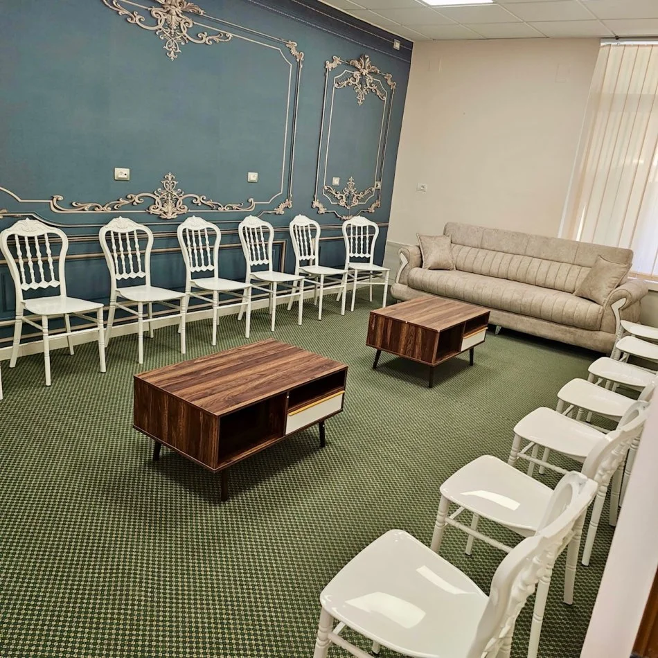 Tirane, jepet me qera ambjent biznesi Kati 1, 400 m² 1.500 € (Kombinat)