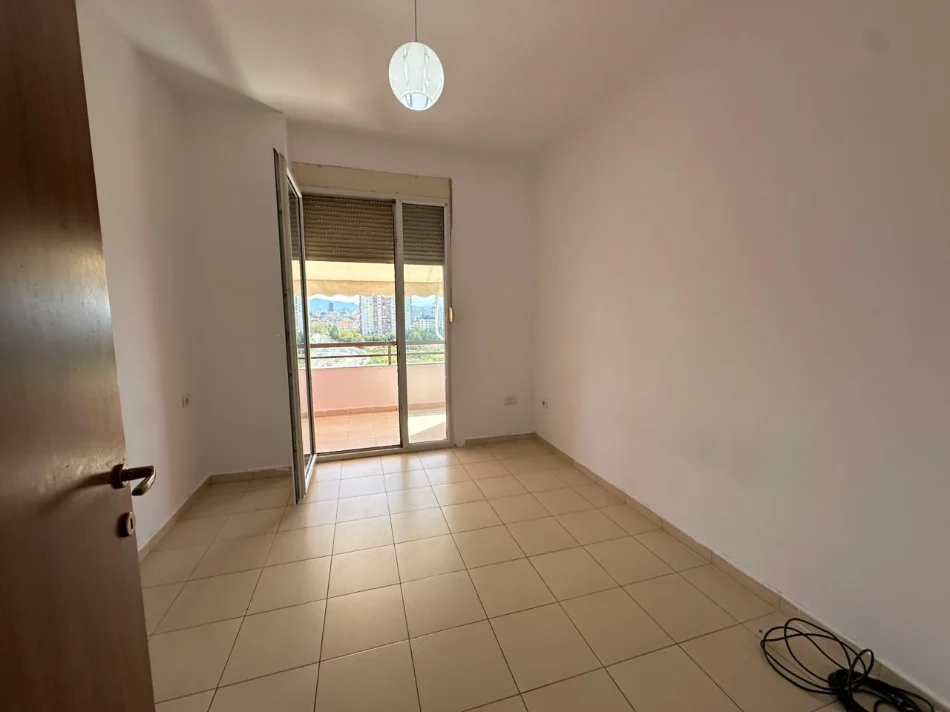 Tirane, shitet apartament 2+1+Ballkon Kati 7, 98 m² 128.700 € (rruga Kastriotet)