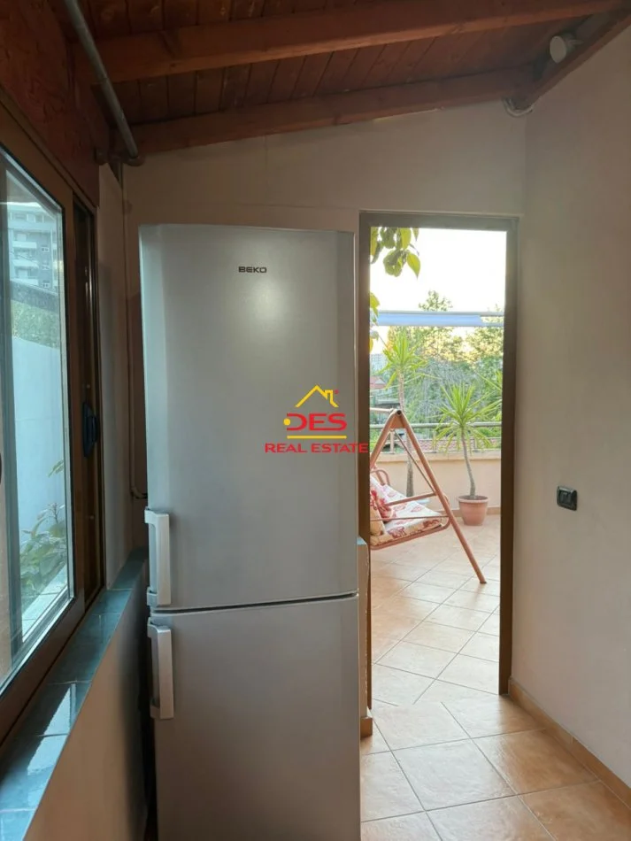 Vlore, jepet me qera shtepi 1+1+Ballkon Kati 2, 70 m² 450 € (Rruga Murat Tërbaçi)