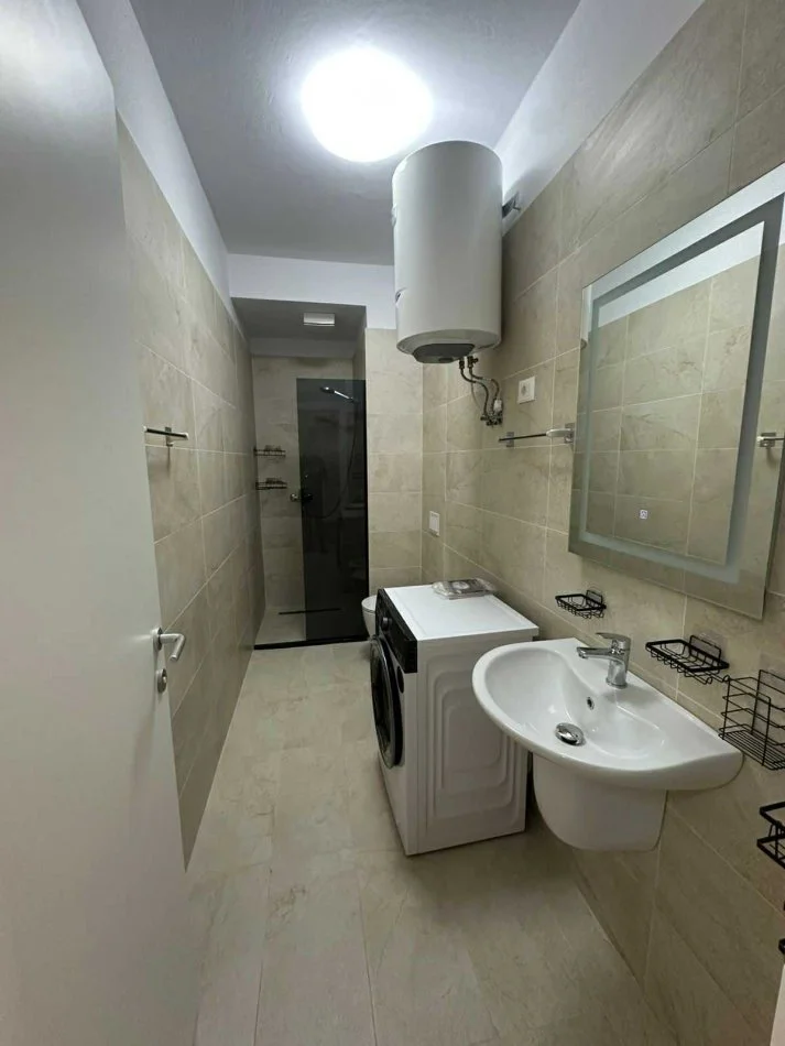 Tirane, jepet me qera apartament 2+1+Aneks+Ballkon Kati 2, 110 m² 1.100 € 