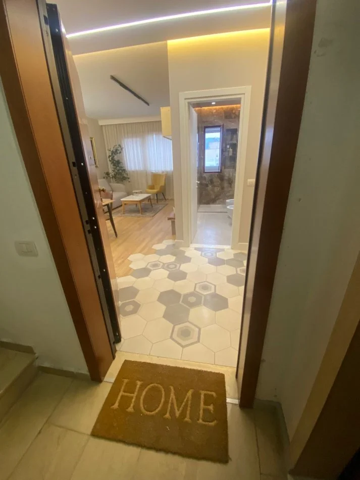 Tirane, jepet me qera apartament 2+1+Ballkon Kati 7, 85 m² 800 € 