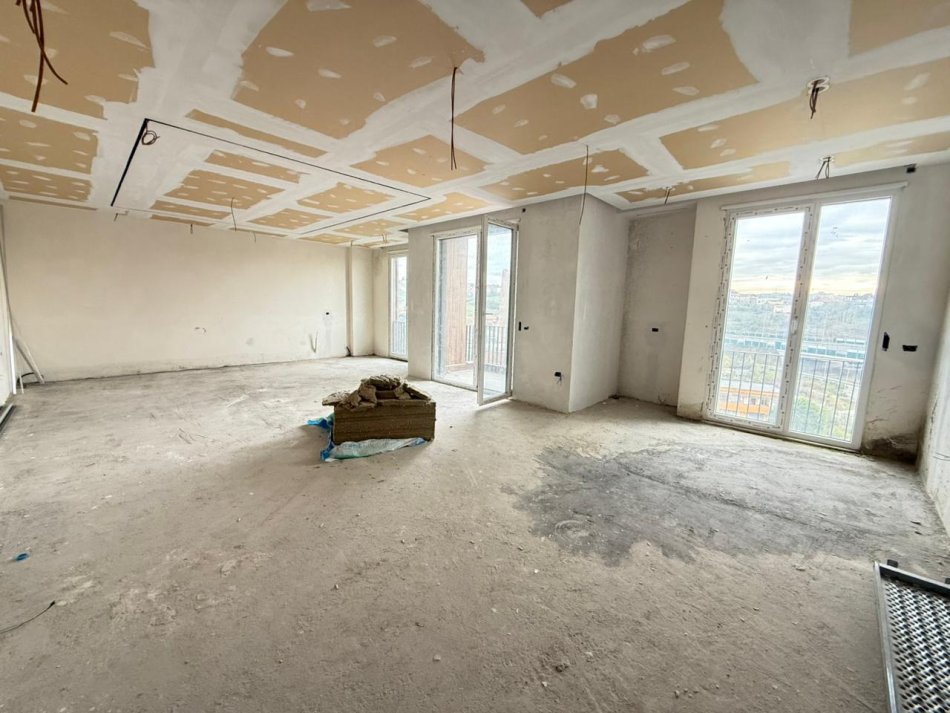 Tirane, shes apartament 3+1+Ballkon Kati 5, 191 m² 348.640 € (Shkoze)