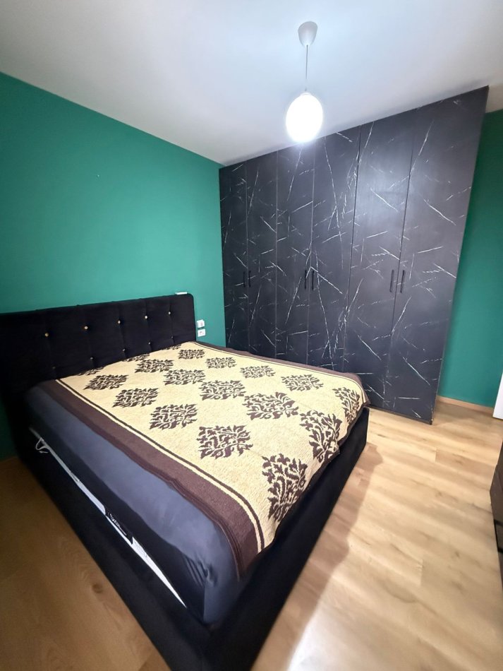 Tirane, jepet me qera apartament 3+1+Ballkon Kati 3, 95 m² 500 € (Kopshti Botanik)