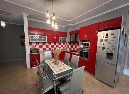 Tirane, jepet me qera apartament 2+1+Aneks+Ballkon Kati 5, 117 m² 600 € (Kodra e diellit)