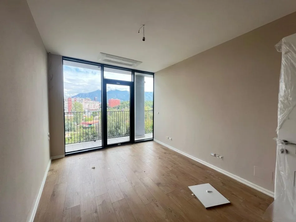 Tirane, jepet me qera apartament 2+1 Kati 3, 131 m² 2.000 € (Lake View)