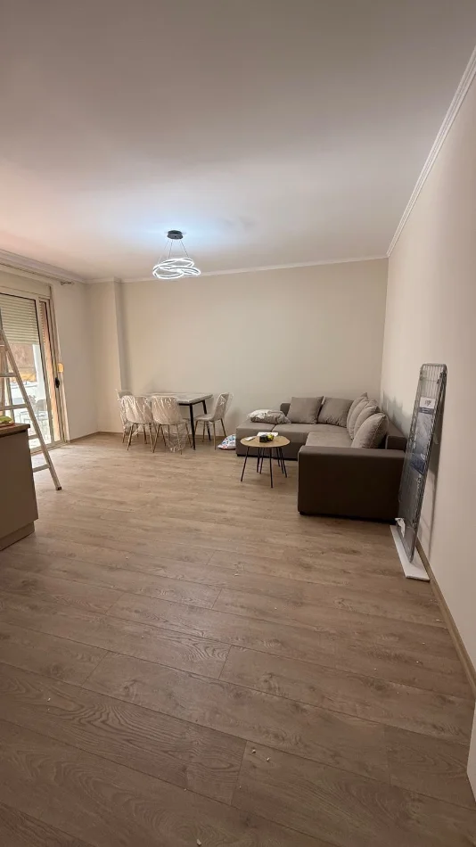 Tirane, jepet me qera apartament 1+1 Kati 3, 70 m² 500 € (Vila L ne Astir)