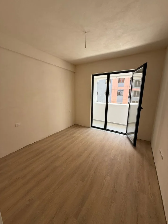 Tirane, shitet apartament 1+1+Ballkon Kati 4, 70 m² 98.000 € (Astir)