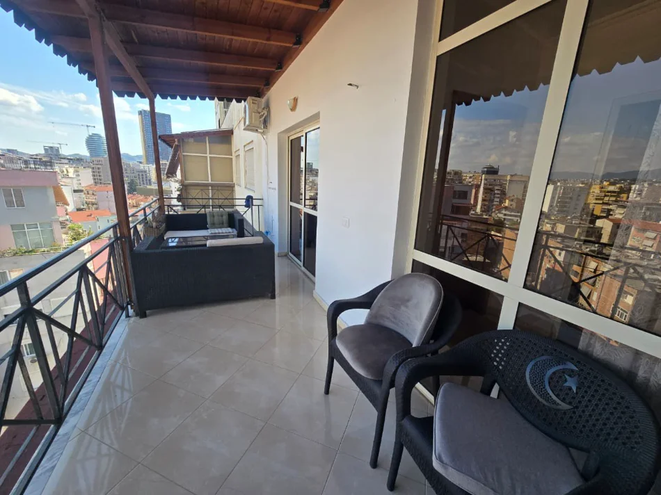 Tirane, jepet me qera apartament 2+1 Kati 9, 111 m² 650 € (Rruga Barrikadave)