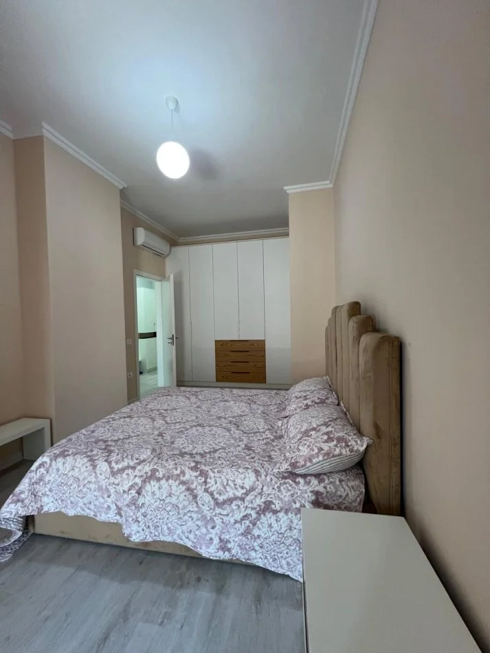 Tirane, jepet me qera apartament 1+1+Ballkon Kati 7, 78 m² 650 € (rruga e kavajes)