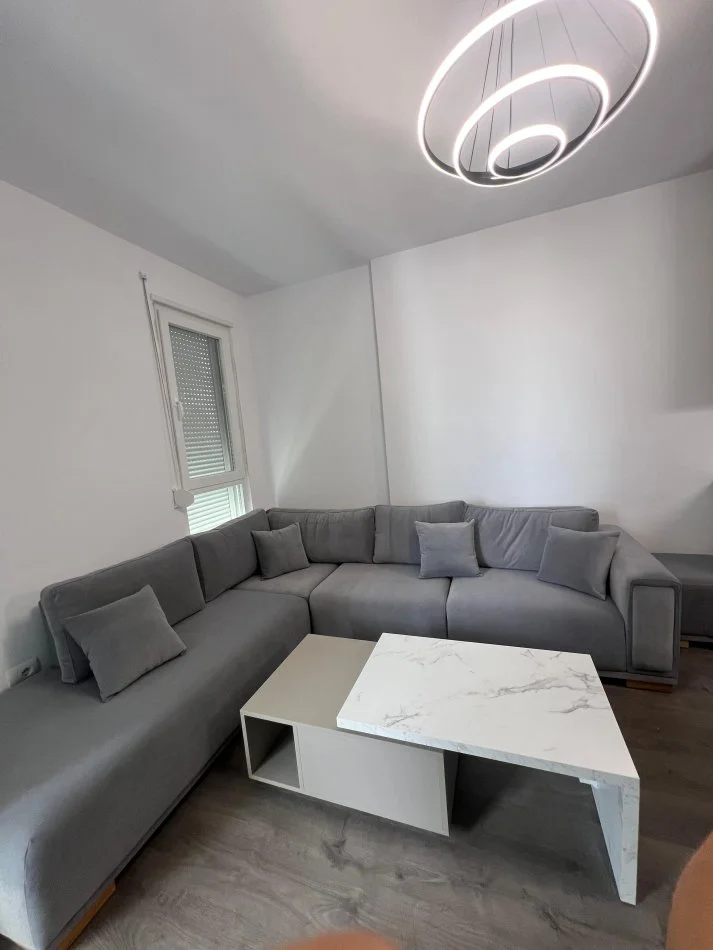 Tirane, jepet me qera apartament 2+1+Ballkon Kati 3, 100 m² 600 € 