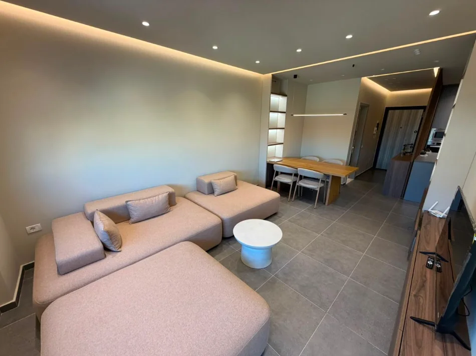 Tirane, jepet me qera apartament 2+1 , 1.300 € 