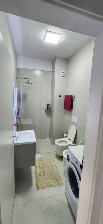 Tirane, shitet apartament 1+1 Kati 0, 50 m² 82 milion leke (Kompleksi Oxa, Fresk)