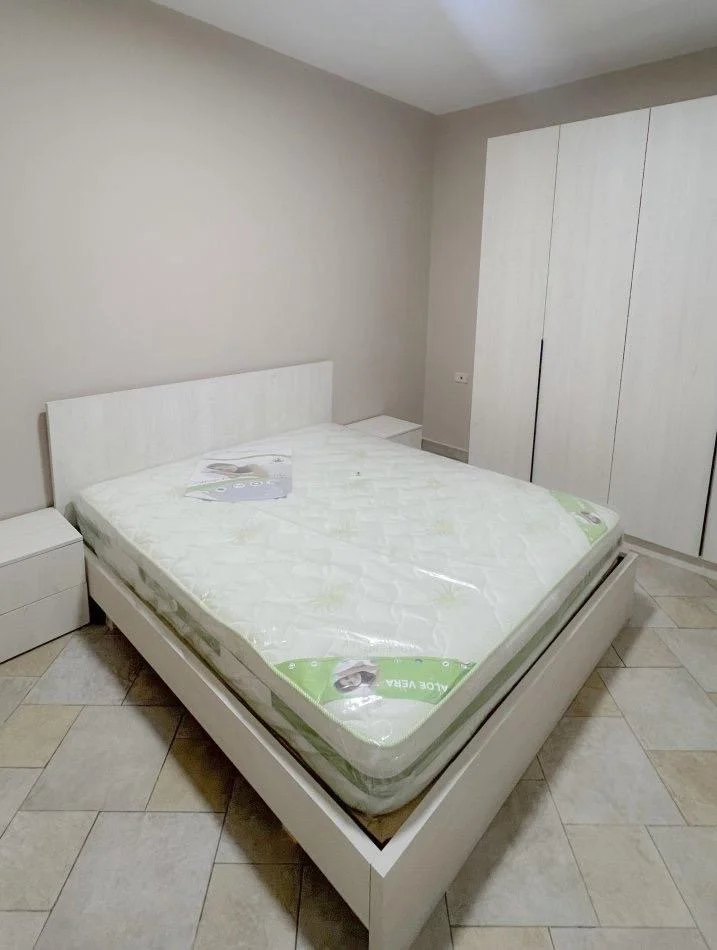 Tirane, jepet me qera apartament 1+1+Ballkon Kati 15, 60 m² 550 € (9 Katshet)