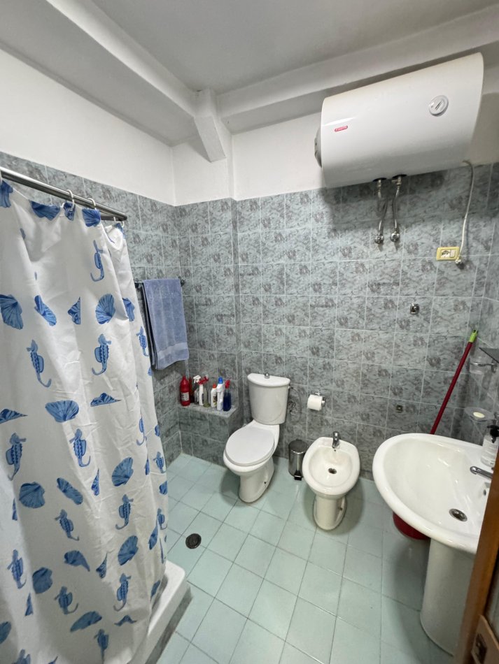 Tirane, jepet me qera apartament 1+1 Kati 5, 70 m² 550 € (bllok , sheshi willson)