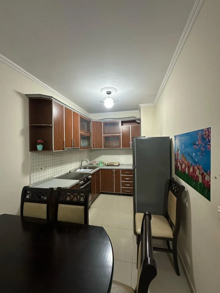 Tirane, jepet me qera apartament 1+1+Ballkon Kati 5, 350 € (Yzberisht Nela 6)