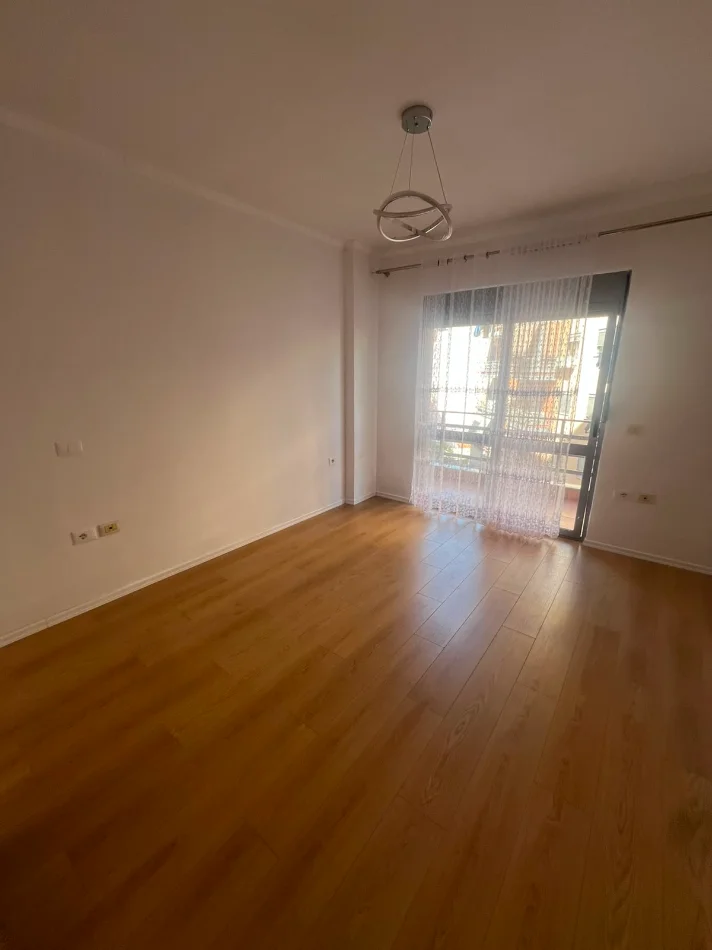 Tirane, shitet apartament 2+1 Kati 2, 78 m² 125.000 € (Fresku)