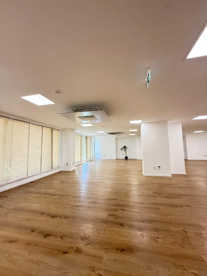 Tirane, jepet me qera zyre Kati 2, 583 m² 11.000 € 