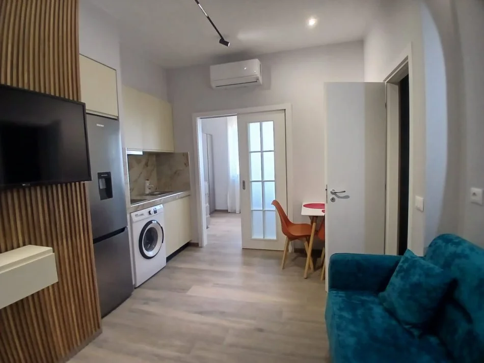 Tirane, jepet me qera apartament 1+1 Kati 5, 550 € 