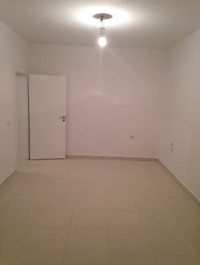 Tirane, jepet me qera apartament 3+1 Kati 2, 110 m² 300 Euro (Xhamlliku)