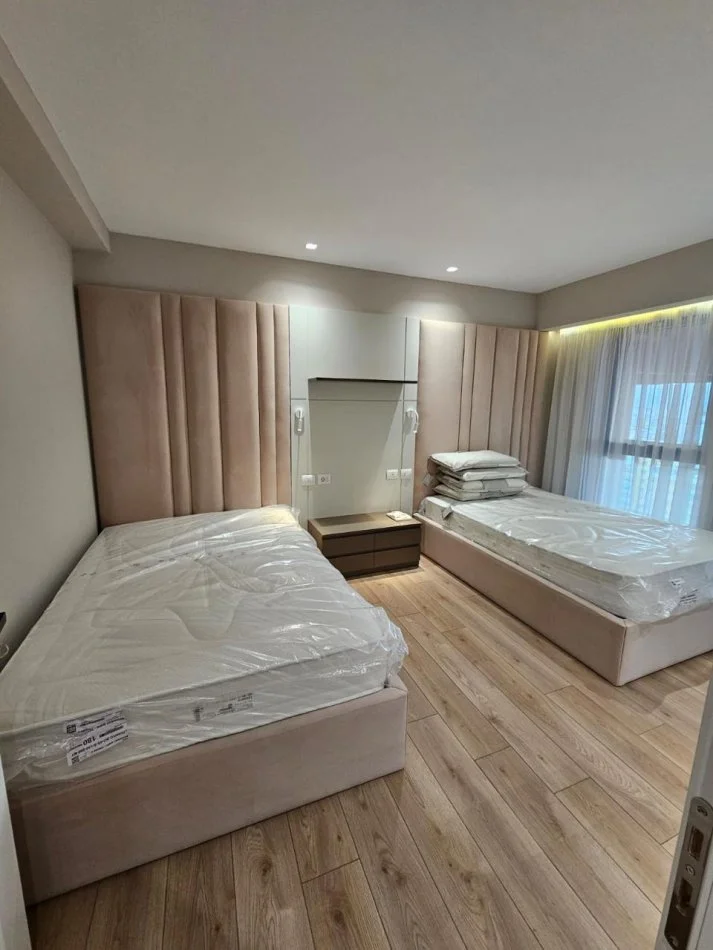 Tirane, jepet me qera apartament duplex 2+1+Ballkon , 1.500 € (Rruga e Kavajës)
