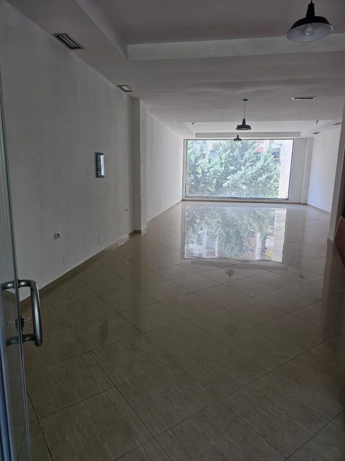 Tirane, shes ambjent biznesi Kati 1, 120 m² 296.000 € (Përball Me Delijorgjin)