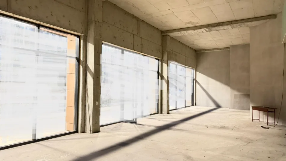 Tirane, jepet me qera ambjent biznesi Kati 0, 120 m² 2.500 € (Shkolla e Kuqe)