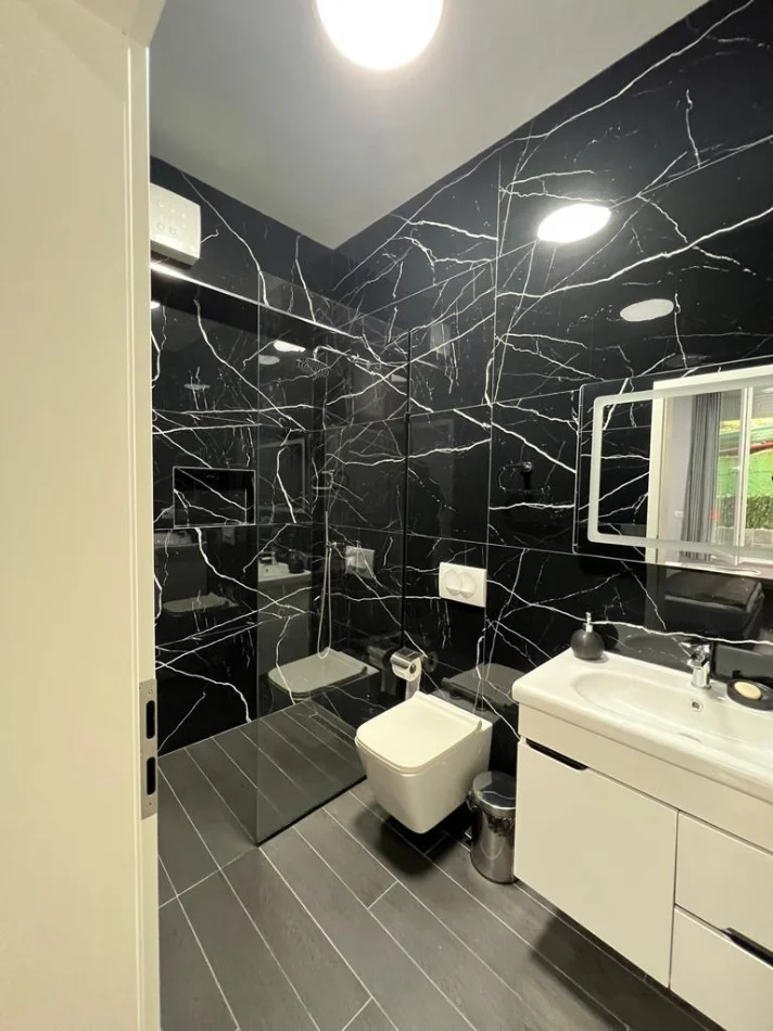 Tirane, jepet me qera apartament 2+1 Kati 1, 650 € 