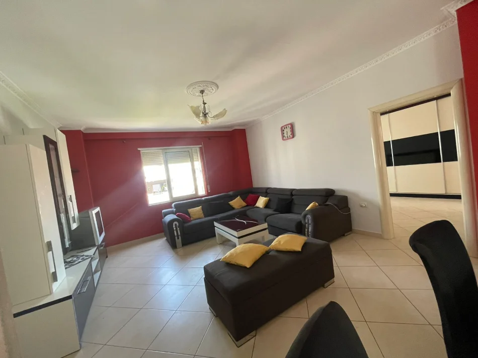 Durres, jepet me qera apartament 2+1+Ballkon Kati 4, 88 m² 450 € (plazh rrota e kuqe)
