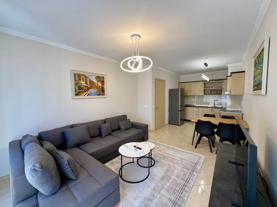 Tirane, jepet me qera apartament 1+1+Ballkon Kati 8, 75 m² 650 € (Rruga Ndre Mjeda)