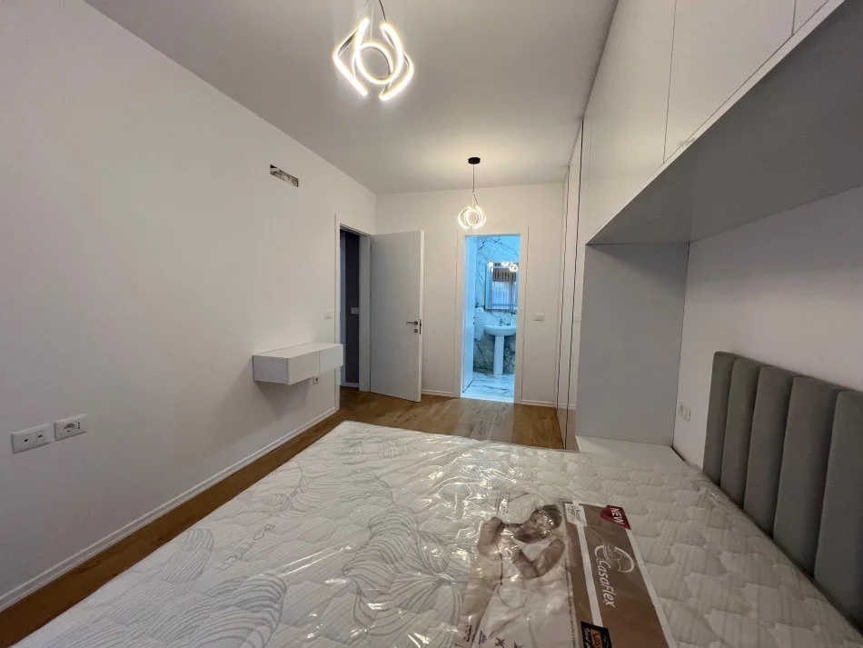 Tirane, jepet me qera apartament 2+1+Aneks+Ballkon Kati 1, 105 m² 750 € (Rezidenca kodra Diellit 2)