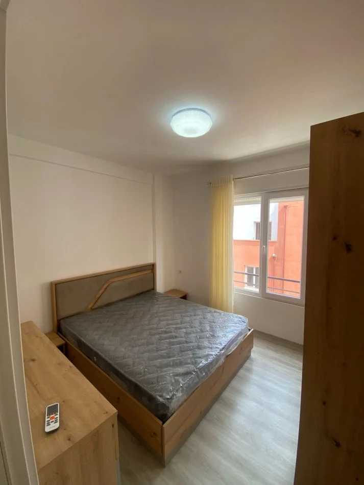 Tirane, jepet me qera apartament 1+1+Ballkon Kati 3, 60 m² 370 € (Rruga Hamdi Pepo)