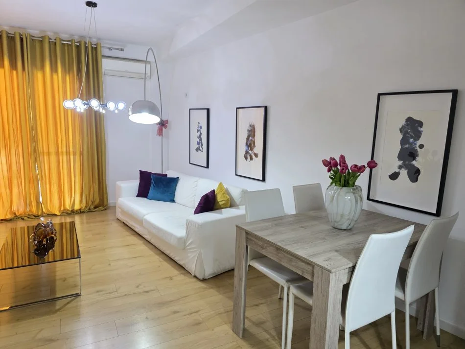 Tirane, jepet me qera apartament 2+1+Ballkon Kati 4, 96 m² 800 € (Rruga Frosina Plaku)