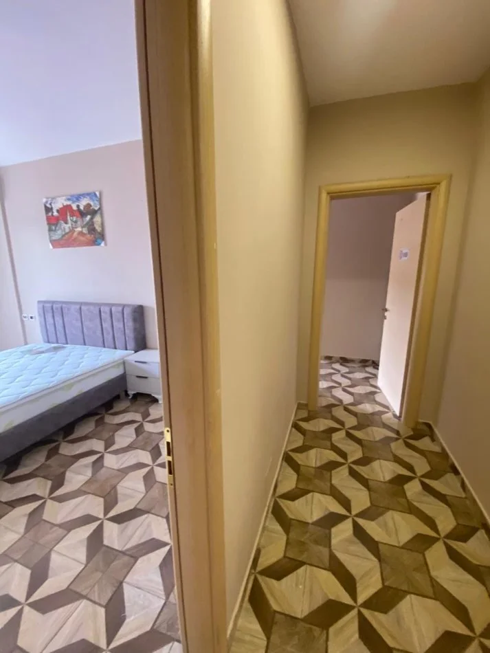 Tirane, jepet me qera apartament 2+1+Ballkon Kati 4, 90 m² 500 € (Liqeni i Thate Rruga Hamdi Sina)