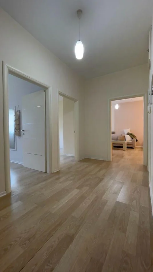 Tirane, jepet me qera apartament 2+1 Kati 5, 94 m² 650 € (Ngjit me fondacionin Eleonor)