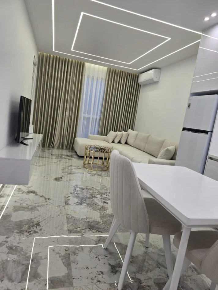 Tirane, jepet me qera apartament 1+1+Ballkon Kati 5, 76 m² 500 € (unaza e madhe)