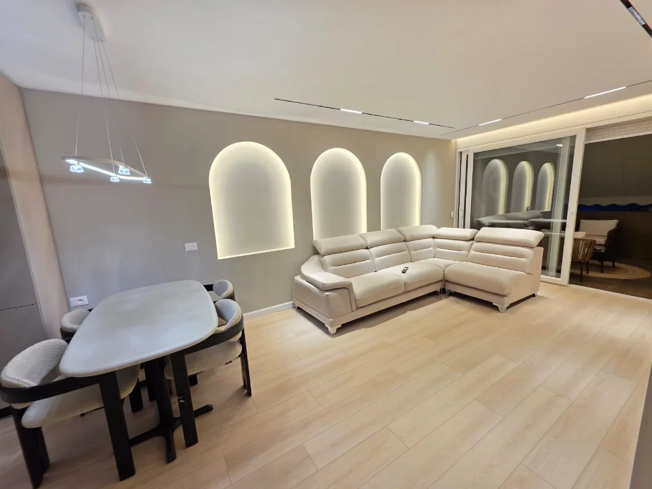 Tirane, shitet apartament 2+1 Kati 8, 112 m² 305.000 € (Ish Ekspozita)