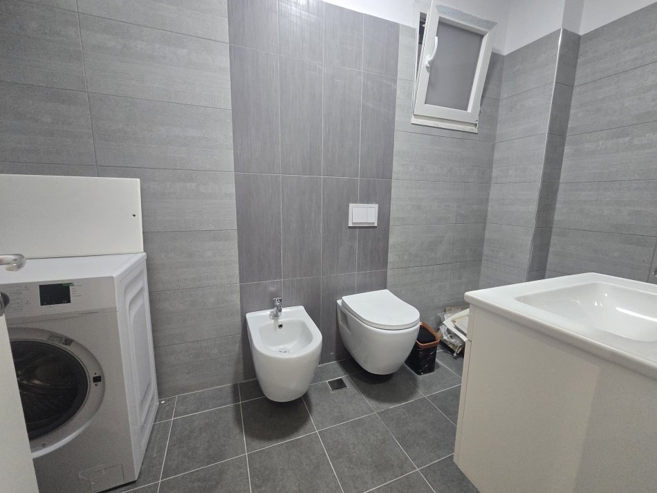 Tirane, jepet me qera apartament 2+1+Aneks+Ballkon Kati 3, 105 m² 750 € (fiori di bosco)