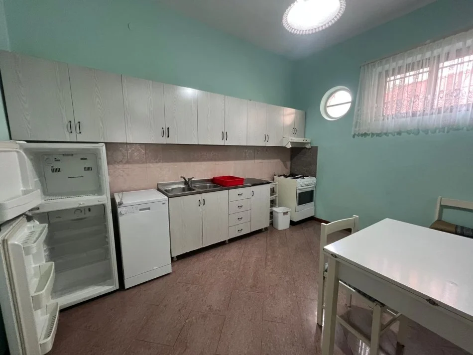 Tirane, jepet me qera apartament 1+1+Ballkon , 71 m² 400 € (21 Dhjetori)