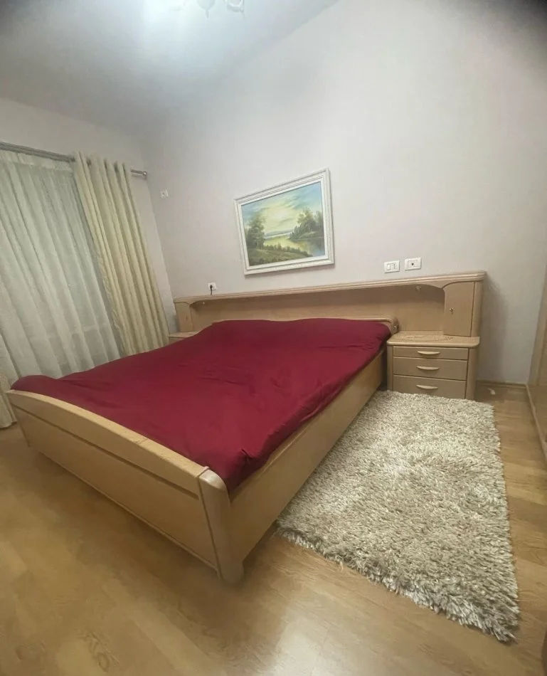 Tirane, jepet me qera apartament 2+1+Ballkon Kati 4, 100 m² 450 € (rruga Besim Alla)
