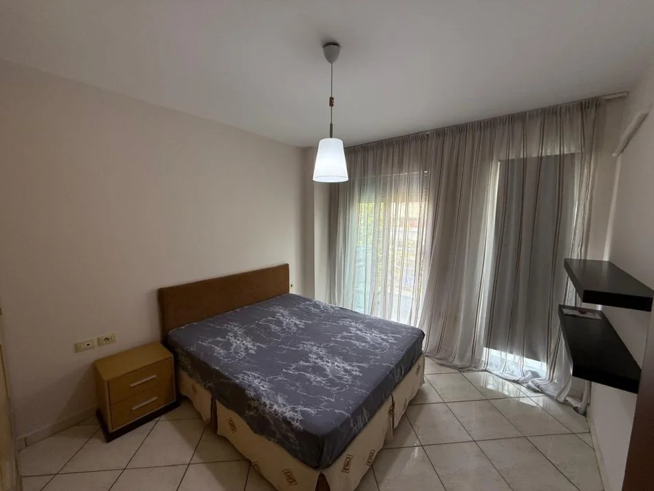 Tirane, jepet me qera apartament 2+1 Kati 3, 95 m² 550 € (rruga hasan alla)