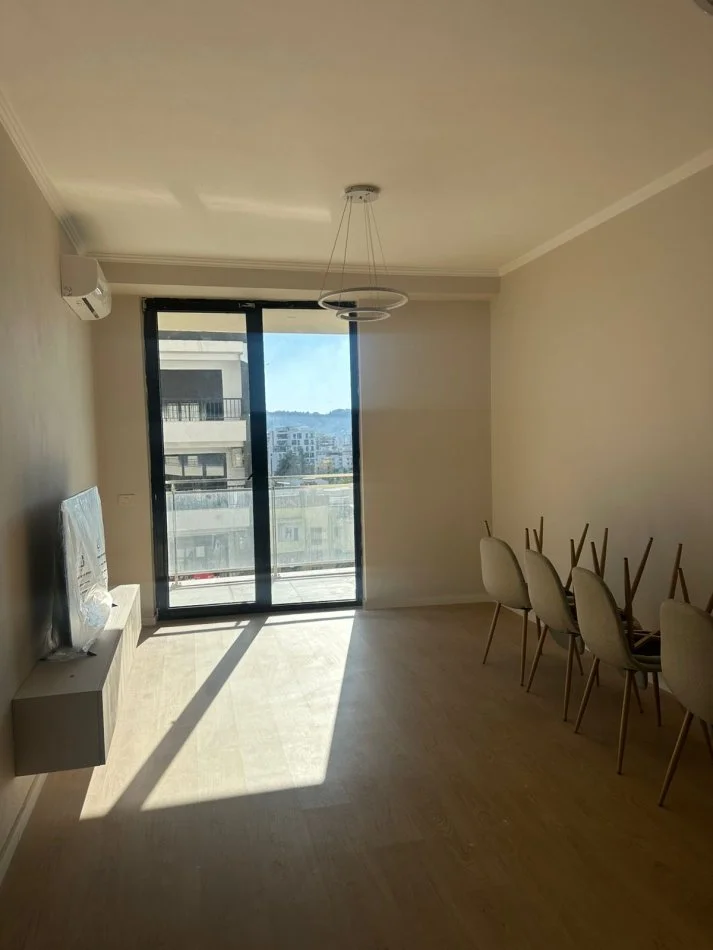 Tirane, jepet me qera apartament 2+1 Kati 5, 95 m² 1.000 € (Mine Peza)