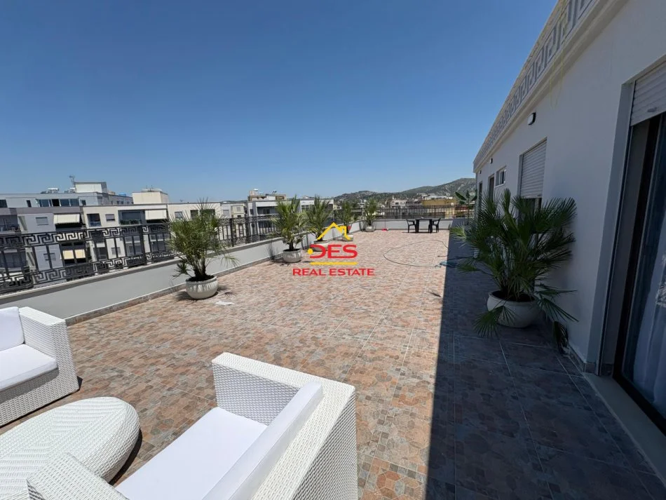 Vlore, shitet apartament+verande | Penthouse 2+1 Kati 9, 138 m² 350.000 € (Rruga Çajupi)