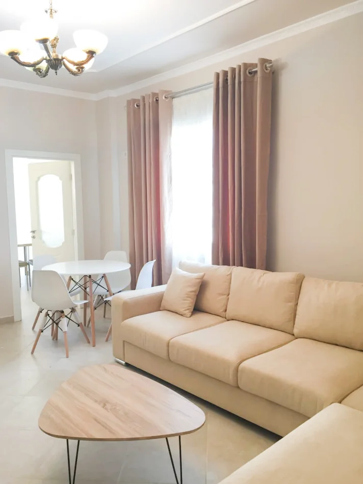 Tirane, jepet me qera apartament 1+1 Kati 4, 67 m² 450 € (Fresku)