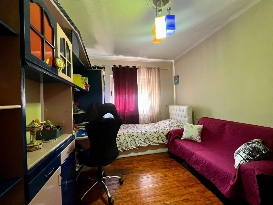 Korce, shitet shtepi 3+1+Ballkon Kati 2, 220 m² 165.000 € (“Rr.Koli Ceku” - Korce)