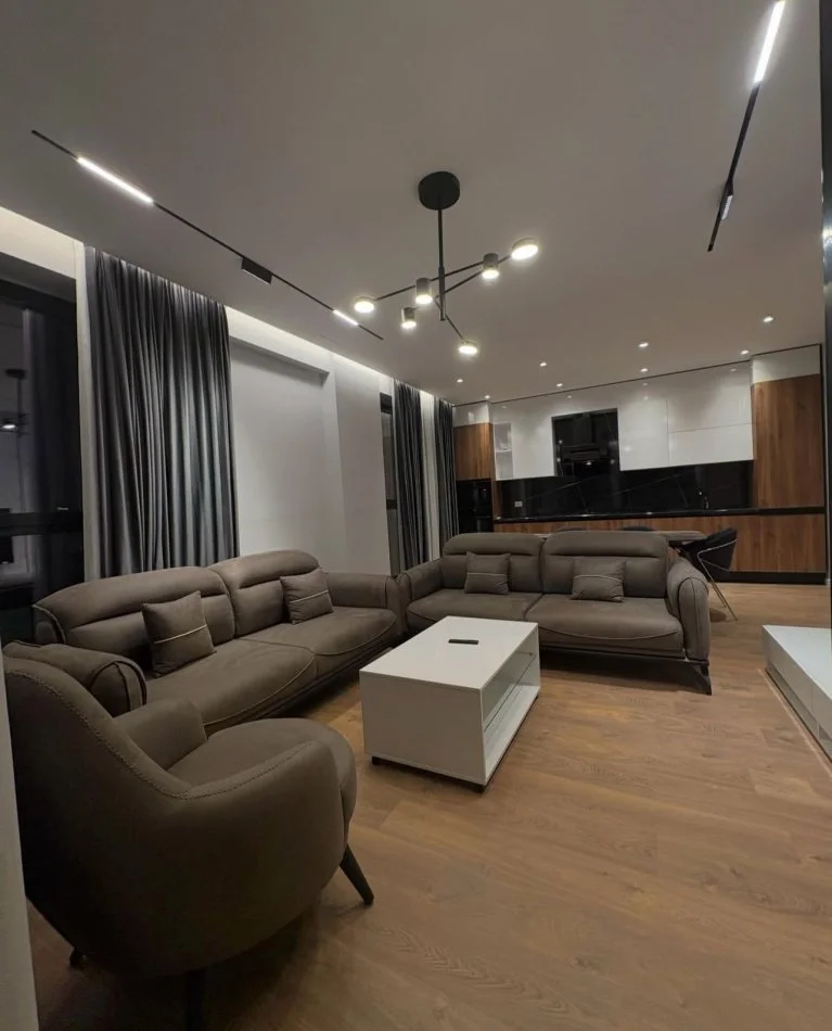 Tirane, jepet me qera apartament 3+1 Kati 5, 110 m² 1.600 € 