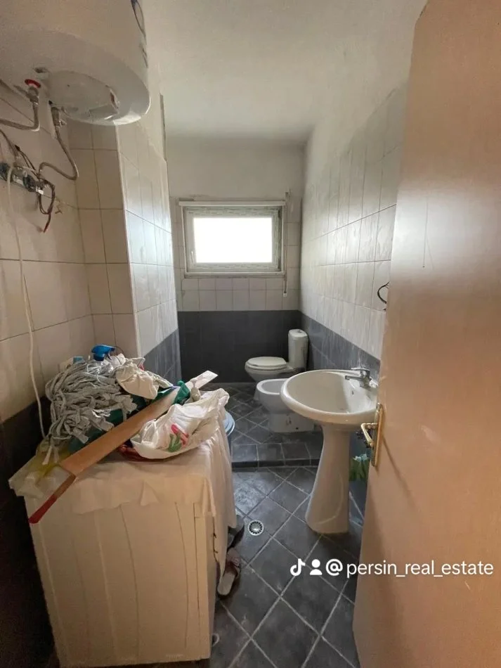 Shkembi Kavajes, shitet apartament 1+1+Ballkon Kati 4, 70 m² 65.000 € (Shkembi I kavajes)