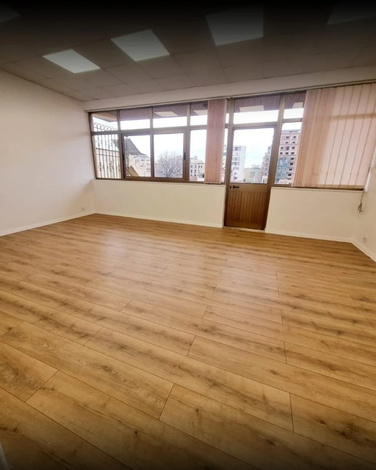 Tirane, jepet me qera apartament 5+1 Kati 1, 294 m² 1.200 € (Xhamllik, ish-profarma)