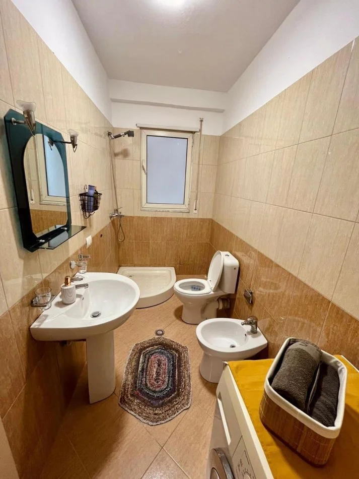 Tirane, jepet me qera apartament 2+1 Kati 1, 90 m² 620 € (Don Bosko tek Kisha)