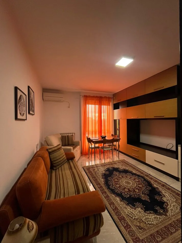 Tirane, jepet me qera apartament 1+1+Ballkon Kati 6, 57 m² 460 € (Fusha e Aviacionit)